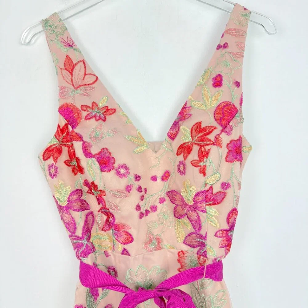 Eliza J Embroidered Sheath Dress Floral V-Neck Sleeveless Pink Size 6 EUC - Picture 3 of 16